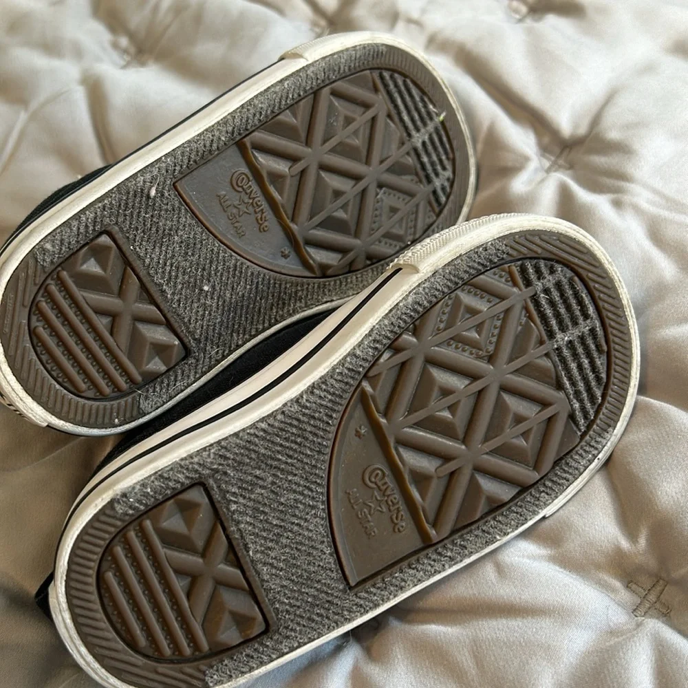 3 for 30$ Converse Black and White Low-Top Sneakers
